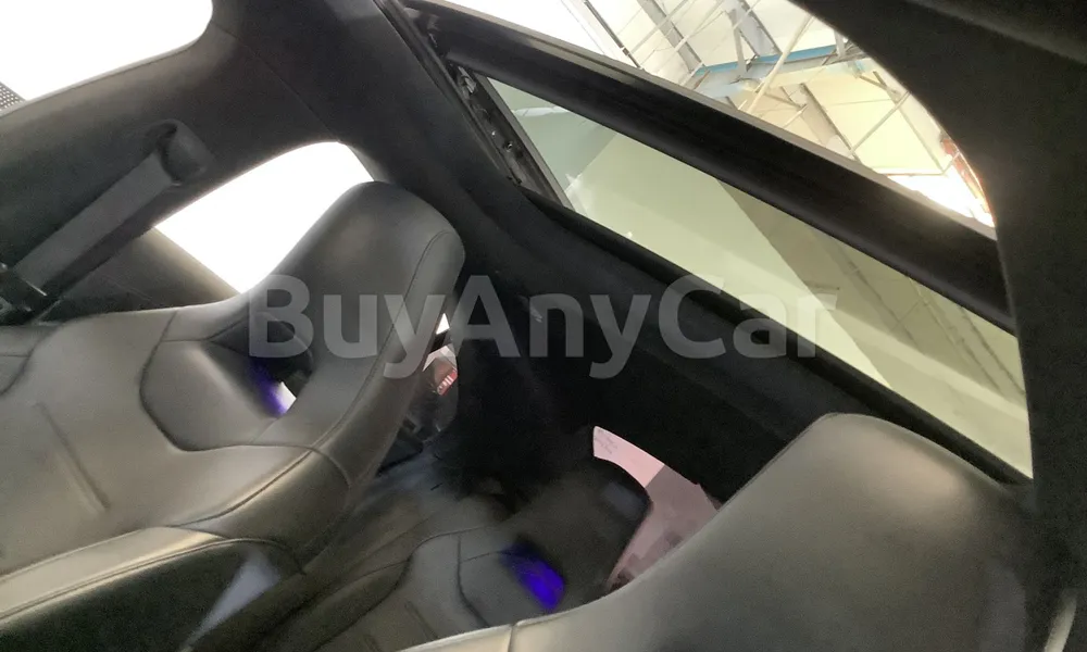 Vehicle photo 9