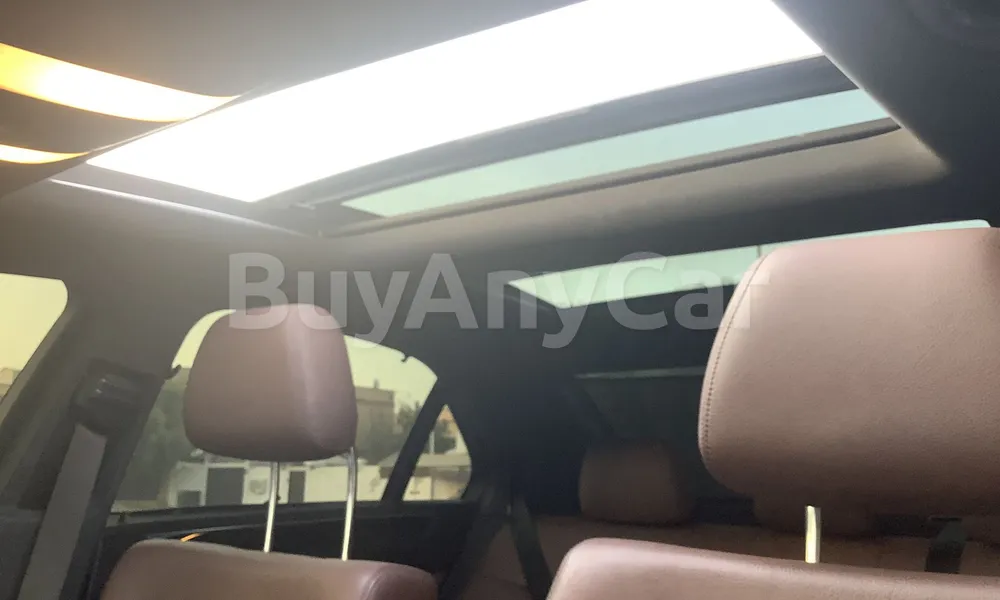 Vehicle photo 9