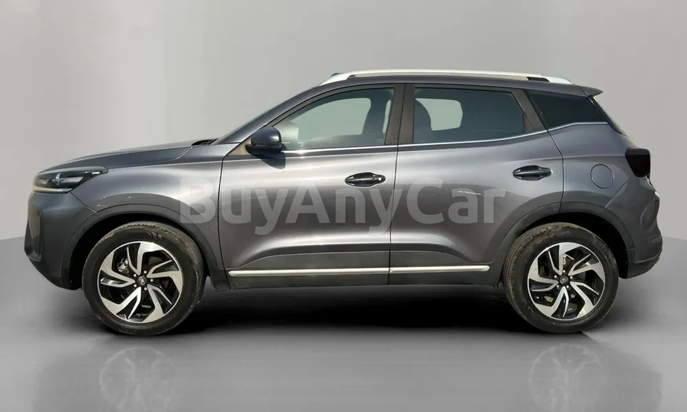 Vehicle photo 4