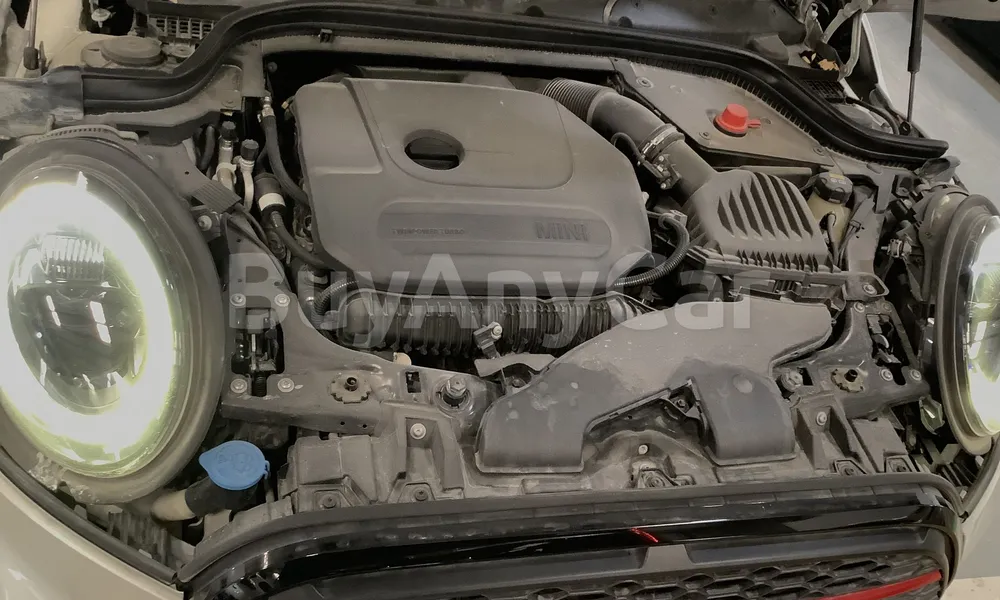Vehicle photo 6