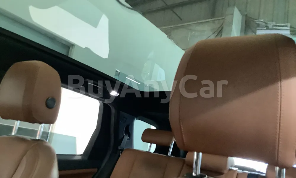 Vehicle photo 9