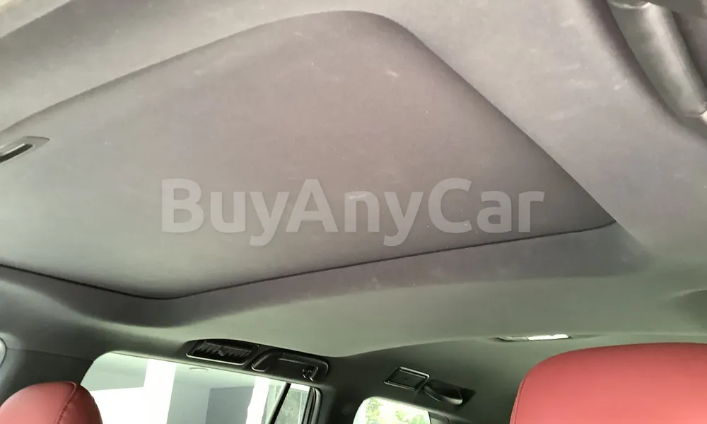 Vehicle photo 9