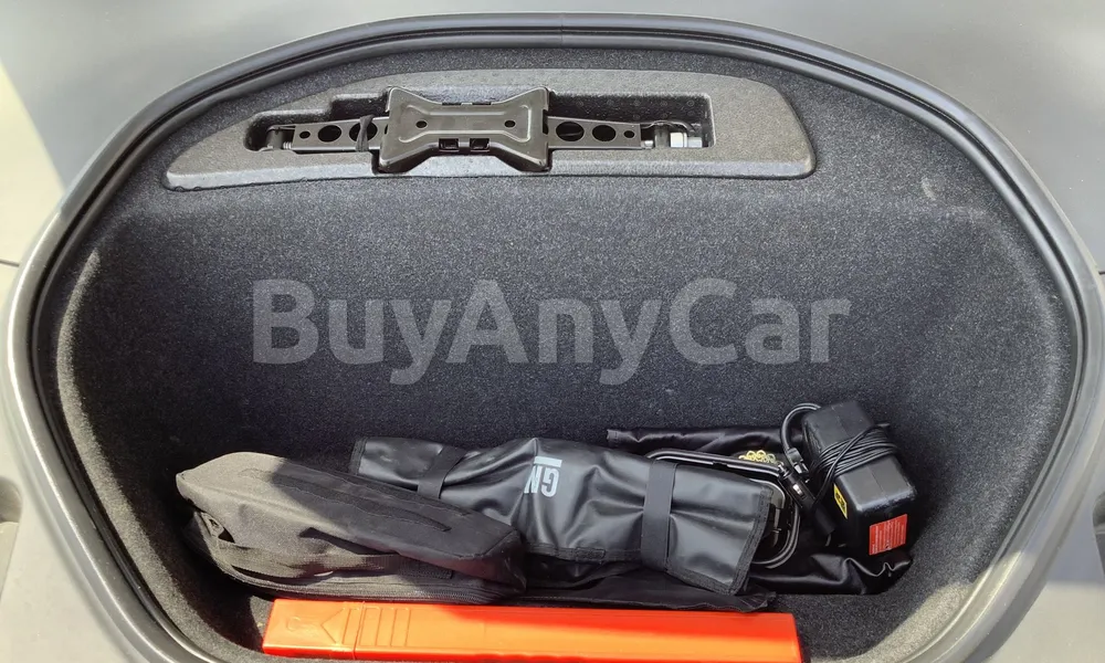 Vehicle photo 6