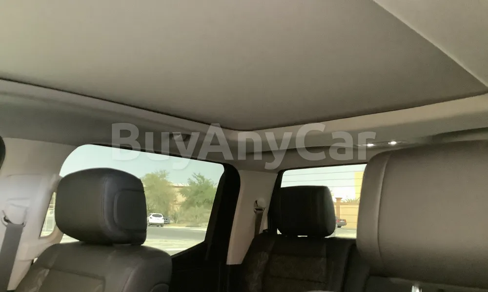Vehicle photo 8