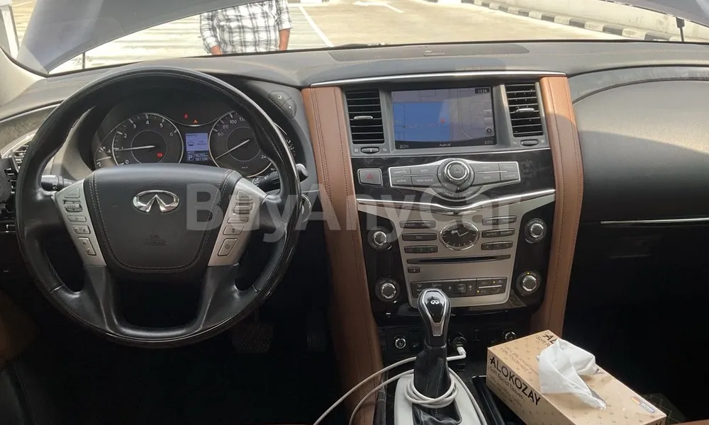 Vehicle photo 8