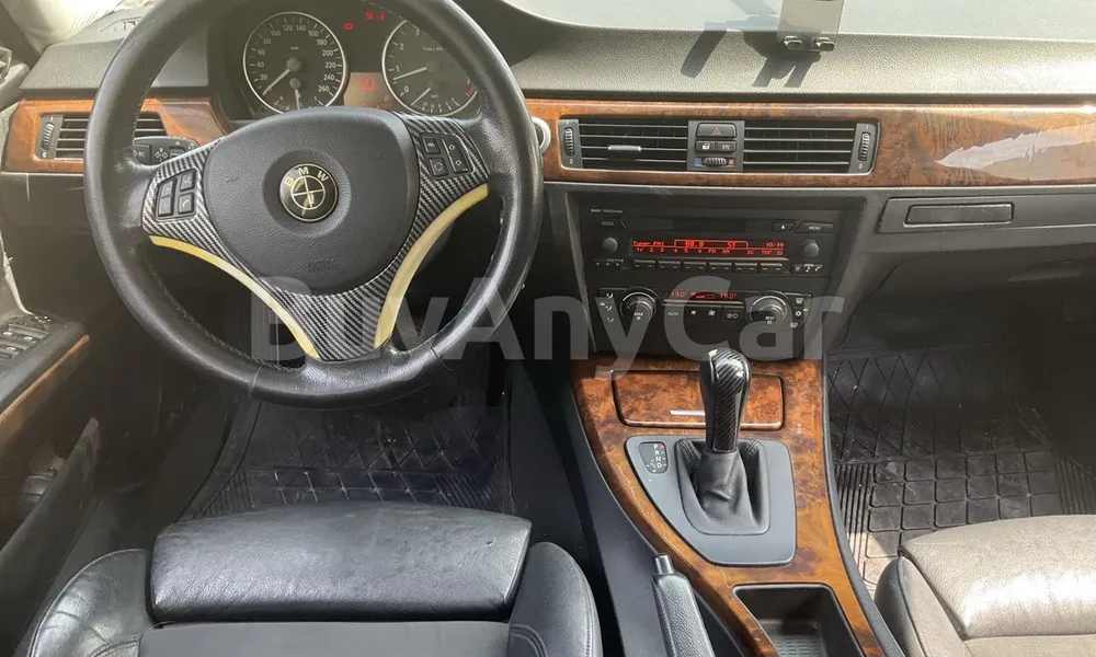 Vehicle photo 10