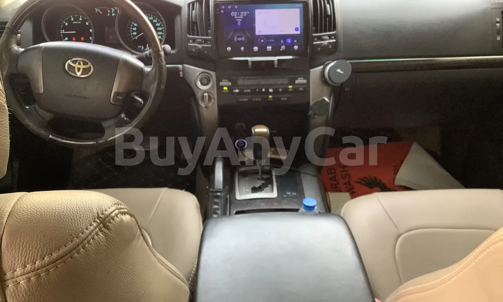 Vehicle photo 8