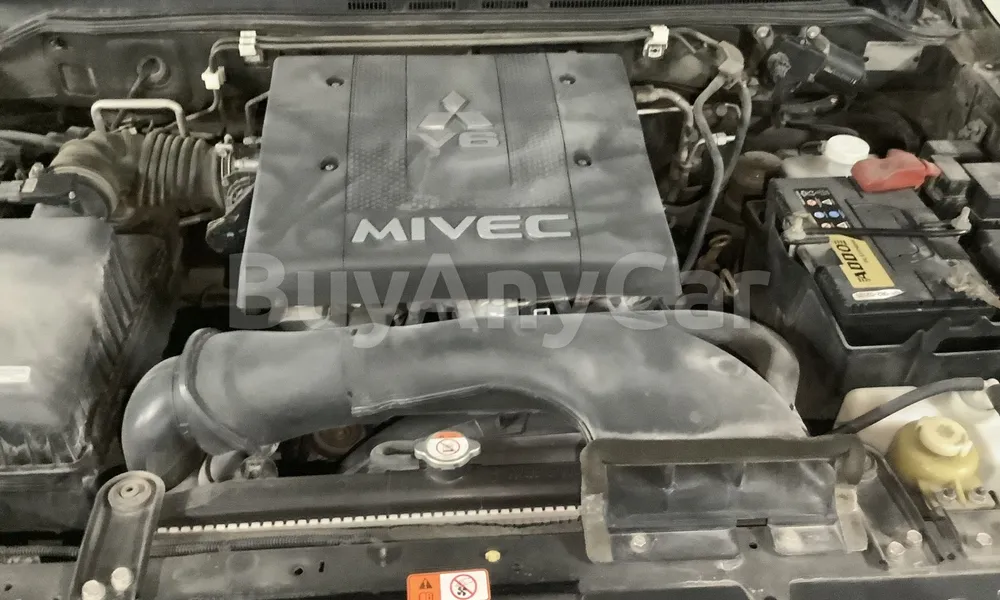 Vehicle photo 6