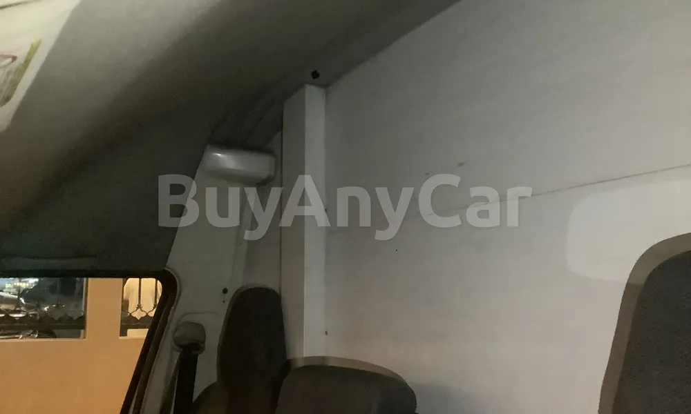 Vehicle photo 9