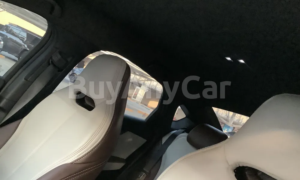 Vehicle photo 9