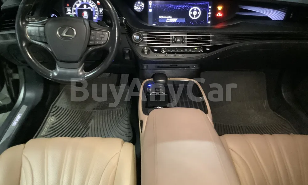Vehicle photo 7