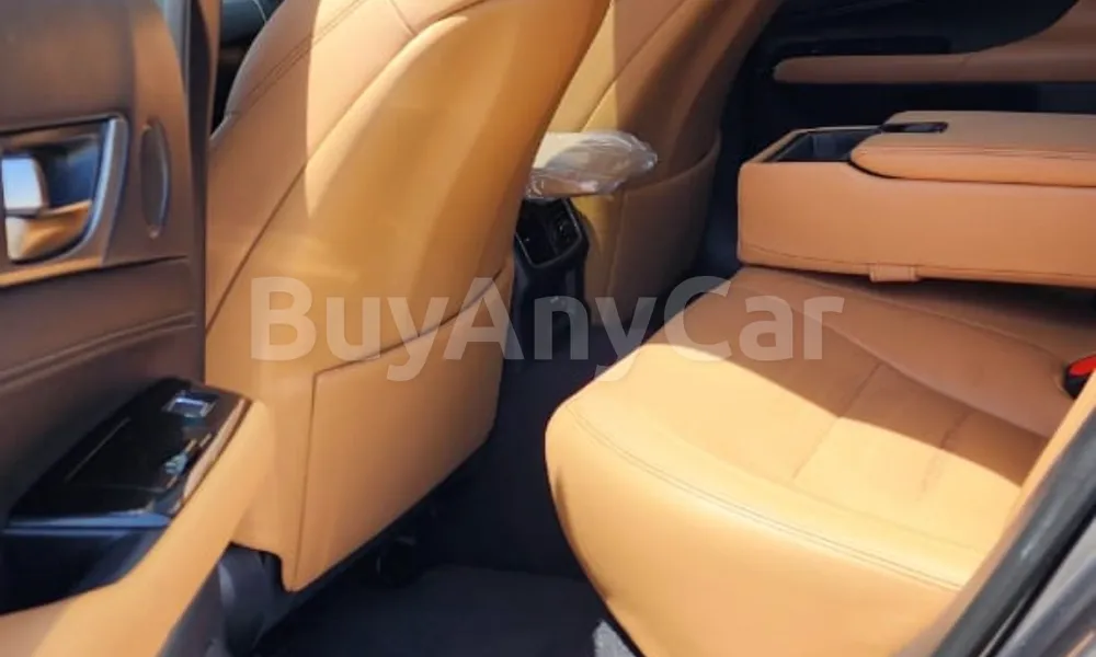 Vehicle photo 6