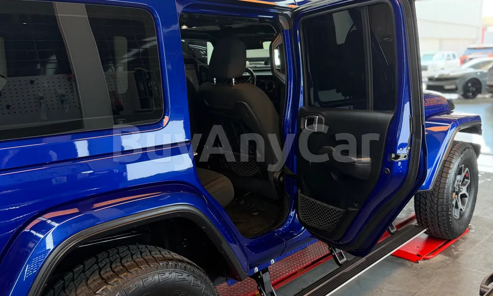 Vehicle photo 4