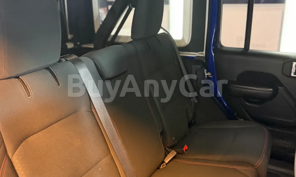 Vehicle photo 6