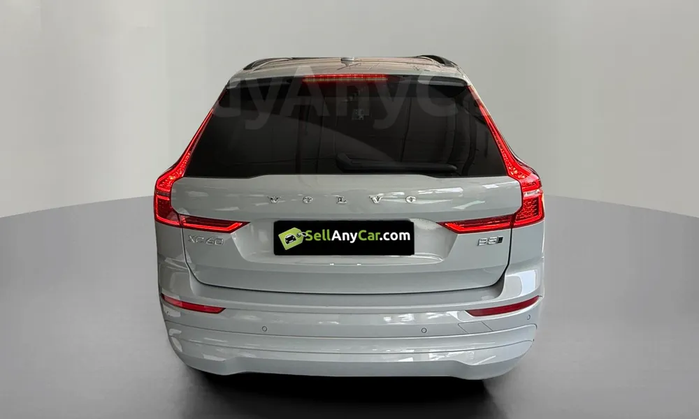Vehicle photo 2
