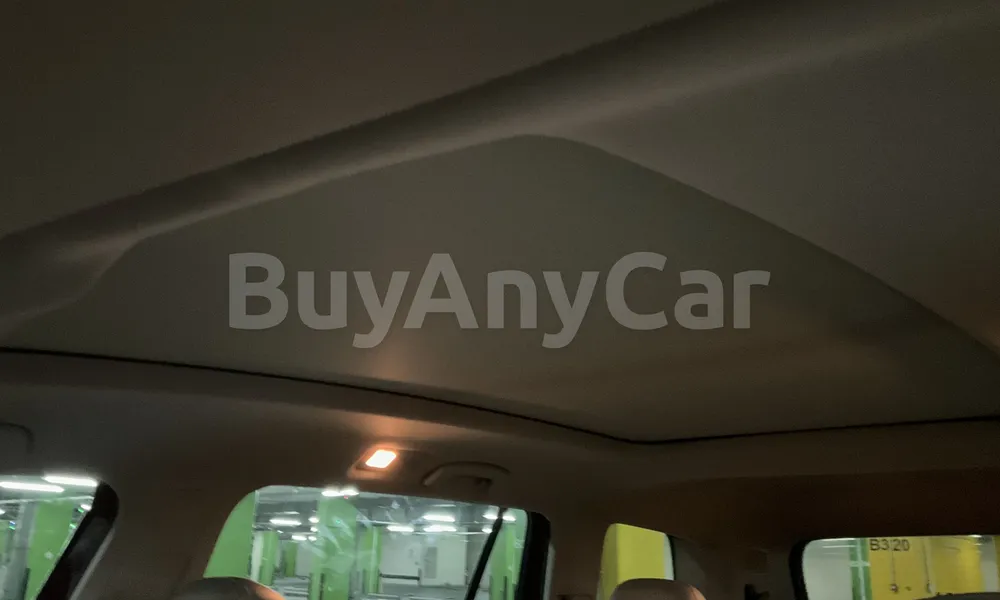 Vehicle photo 9