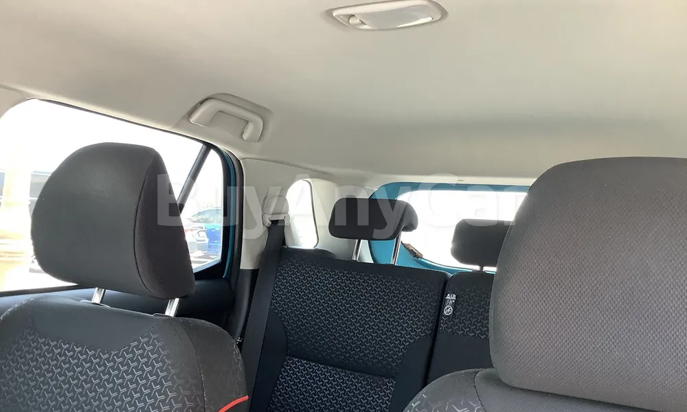 Vehicle photo 9
