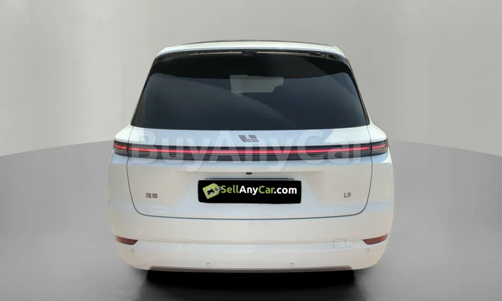 Vehicle photo 2