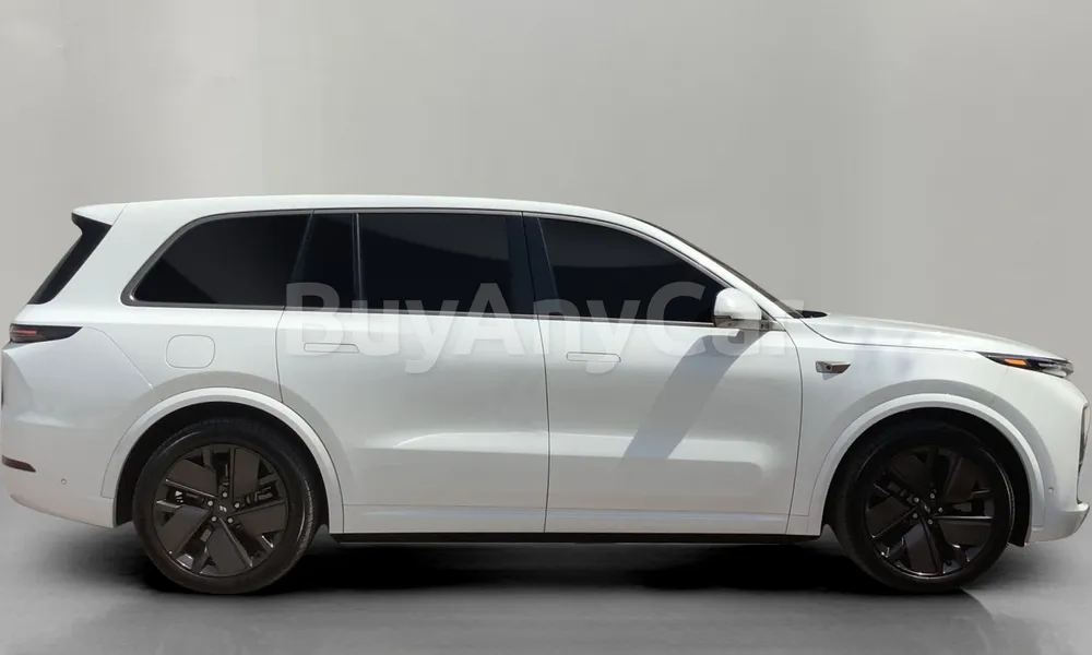 Vehicle photo 3