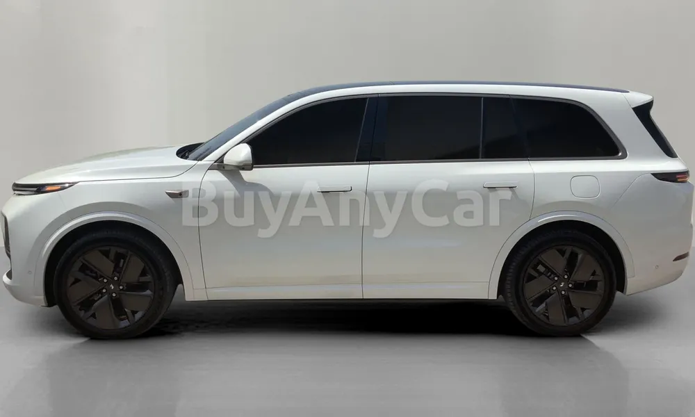 Vehicle photo 4