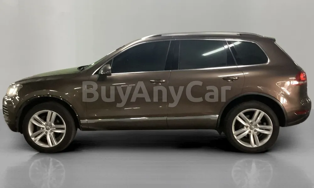 Vehicle photo 4