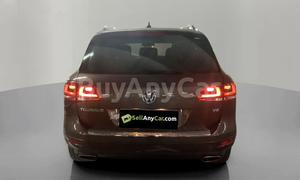 Vehicle photo 2