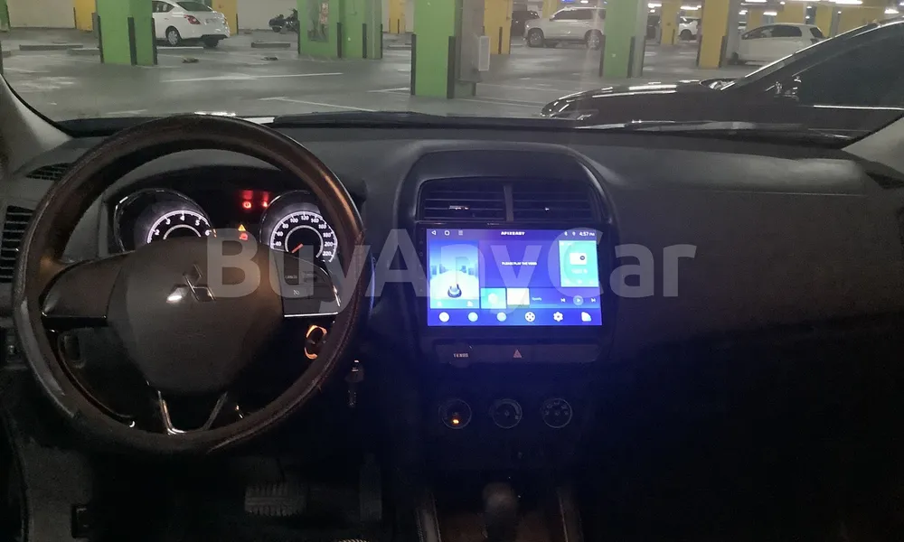 Vehicle photo 9
