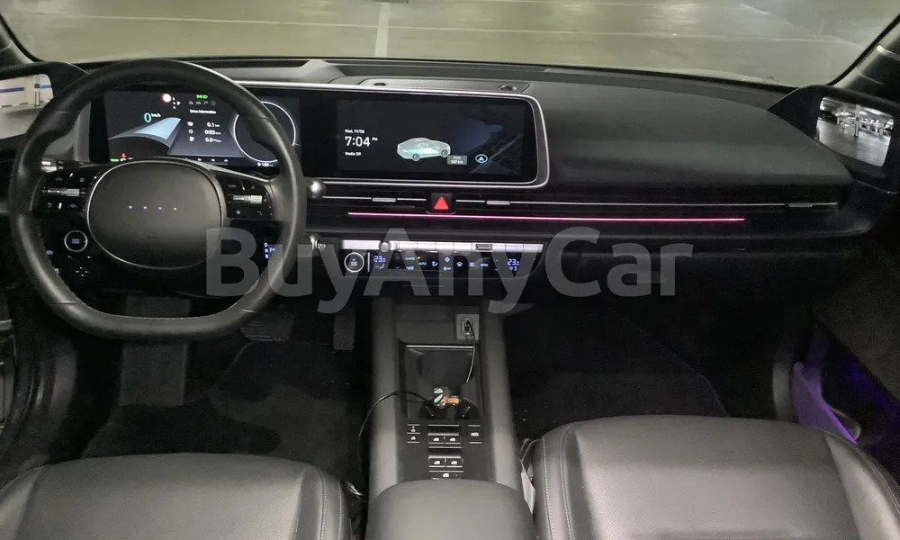 Vehicle photo 8