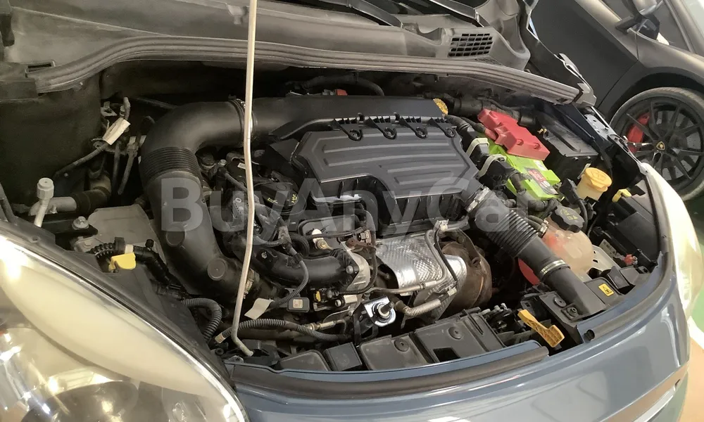 Vehicle photo 6