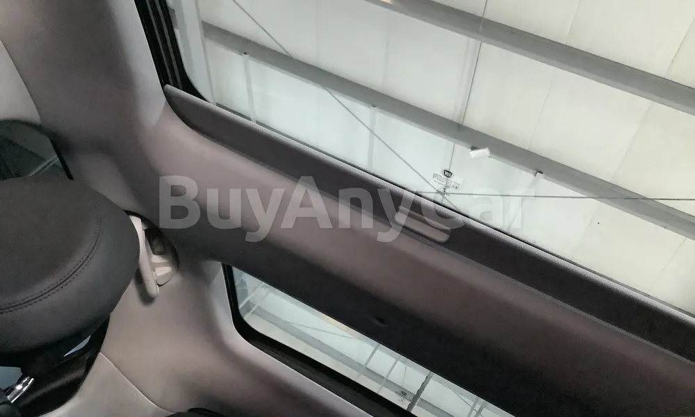Vehicle photo 8