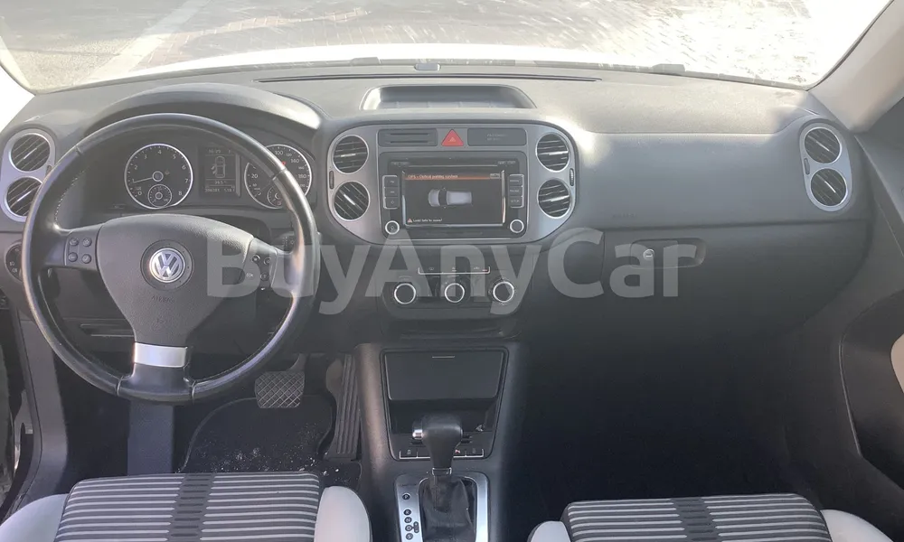Vehicle photo 7