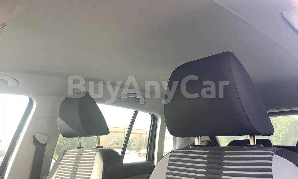 Vehicle photo 9