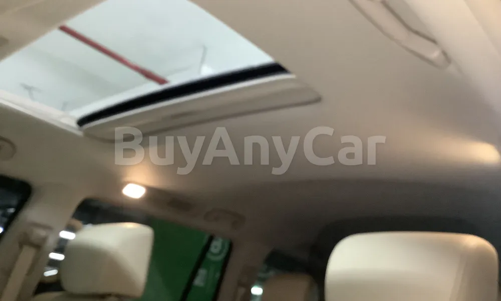 Vehicle photo 9