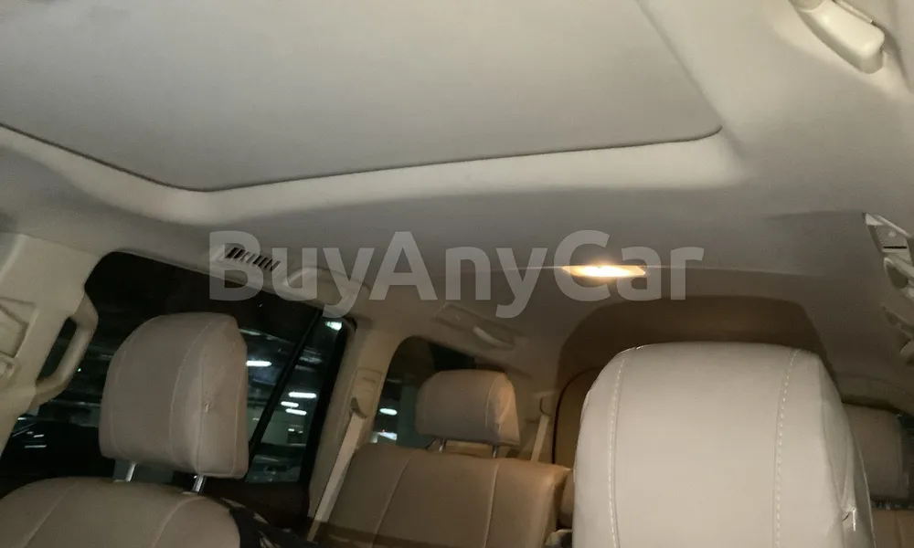 Vehicle photo 8