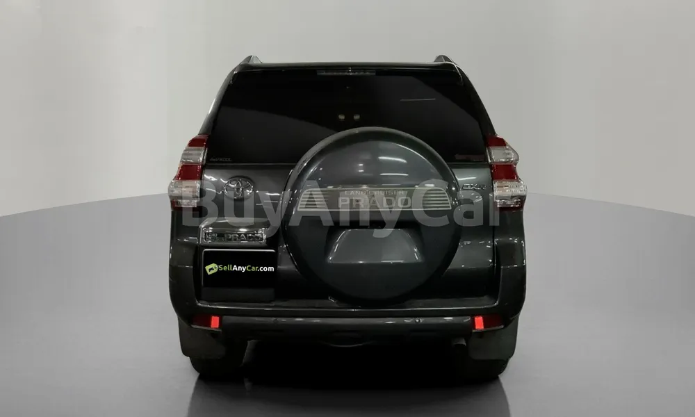 Vehicle photo 2