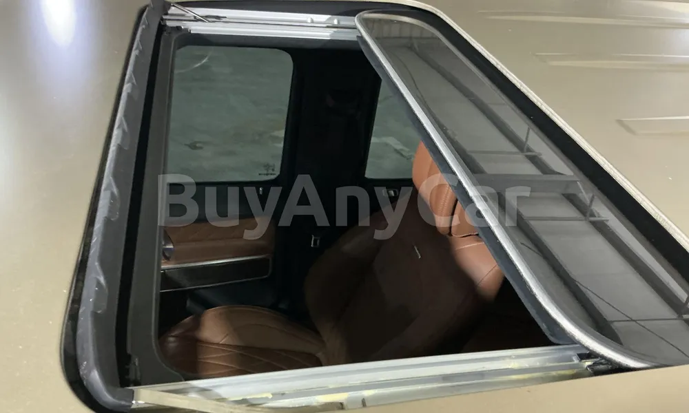 Vehicle photo 6