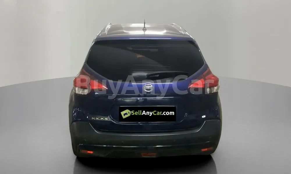 Vehicle photo 2
