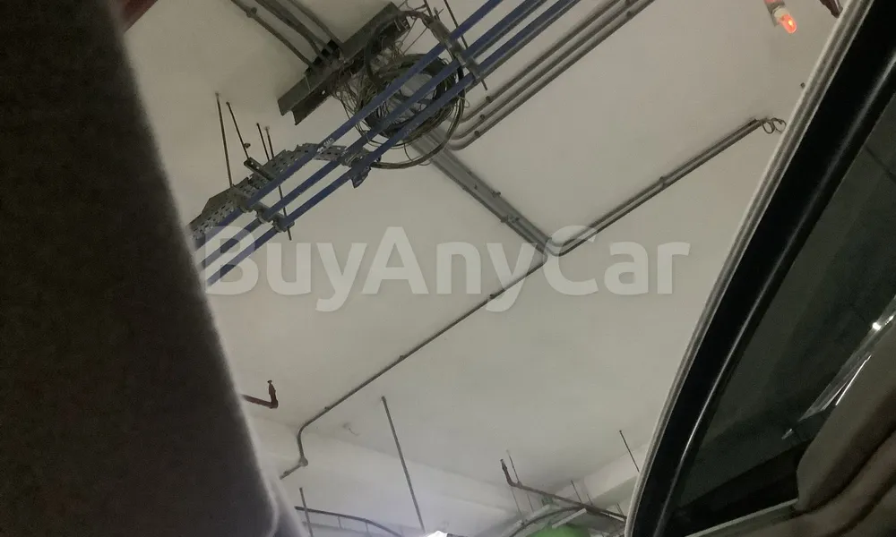 Vehicle photo 9