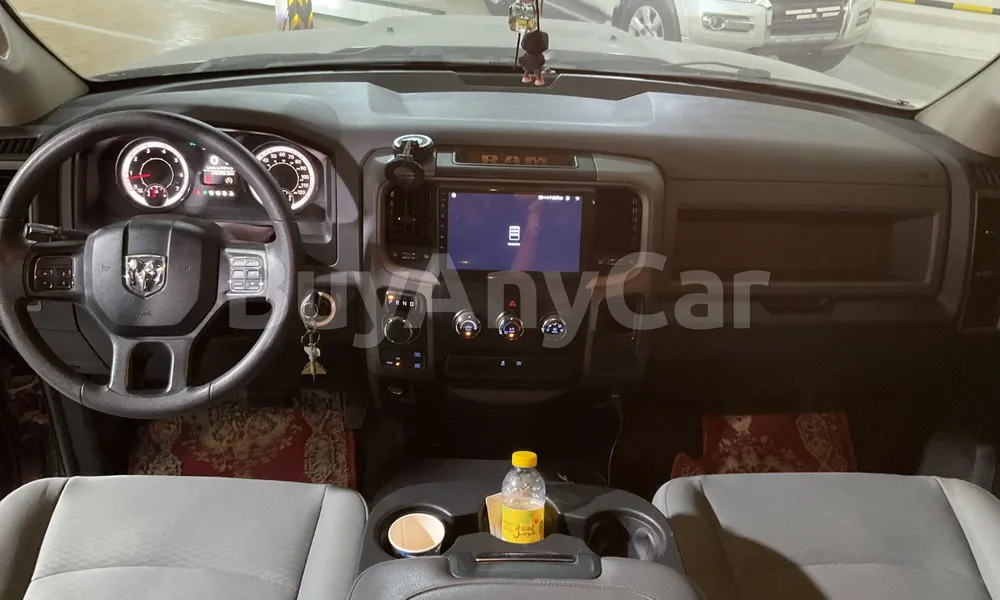 Vehicle photo 8