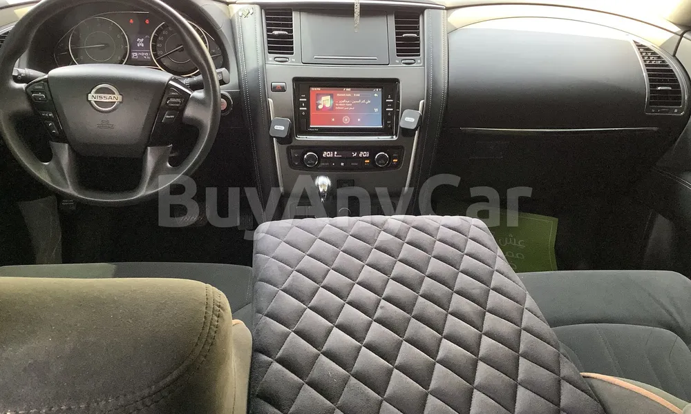Vehicle photo 8