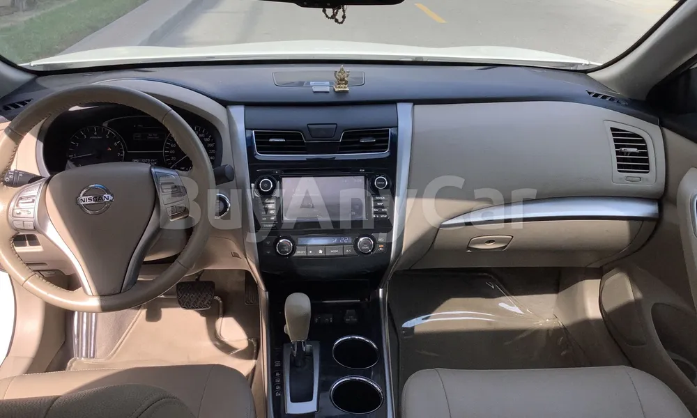 Vehicle photo 9