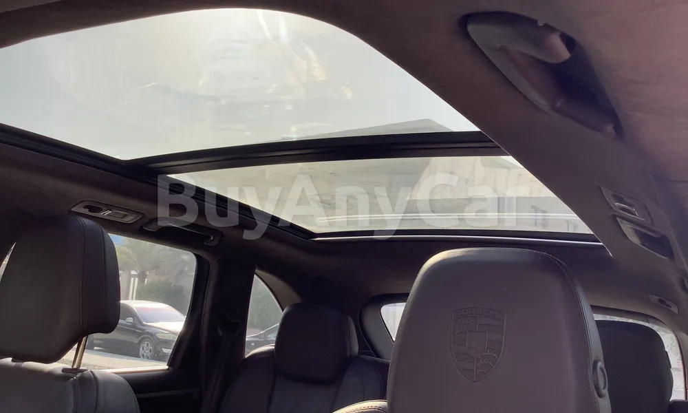 Vehicle photo 9