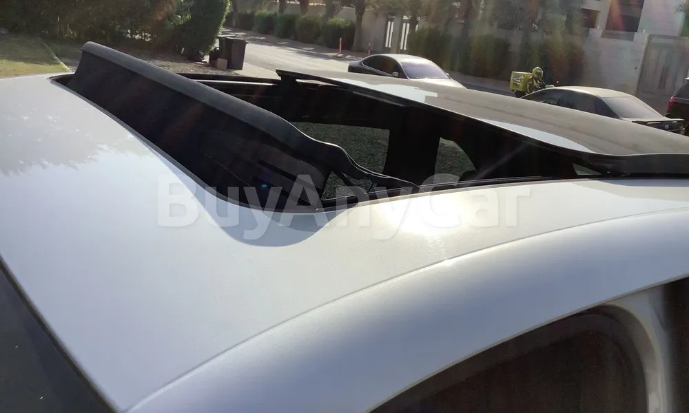 Vehicle photo 5