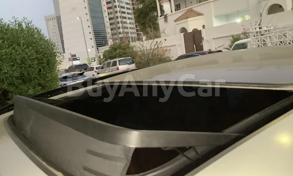 Vehicle photo 9