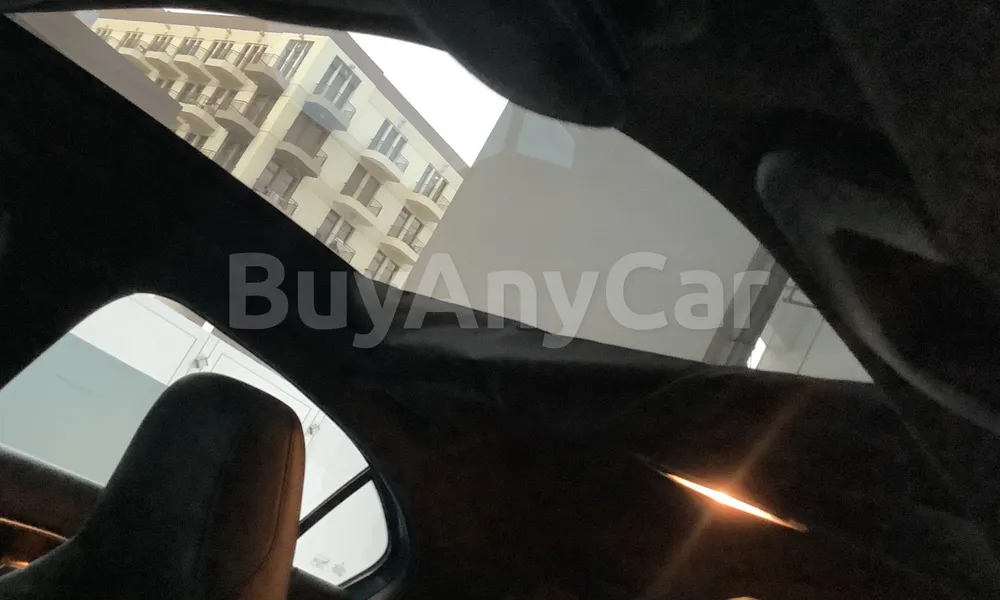 Vehicle photo 9