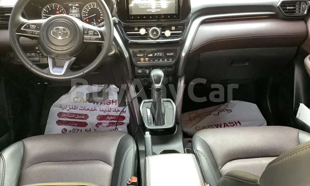 Vehicle photo 7