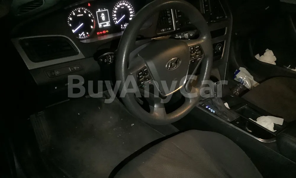 Vehicle photo 9