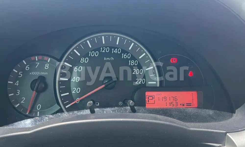 Vehicle photo 5