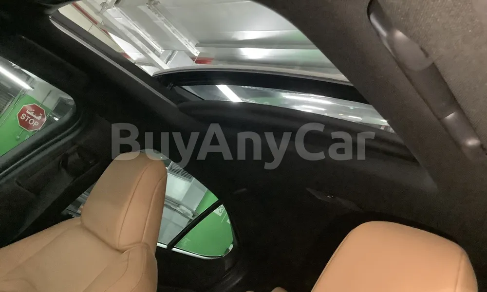 Vehicle photo 9