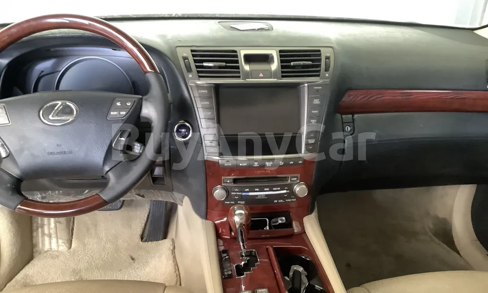 Vehicle photo 8